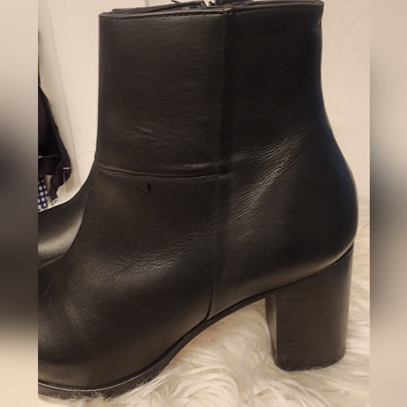 THURSDAY Boot Co Daisy Ankle Boots - Picture 2 of 6
